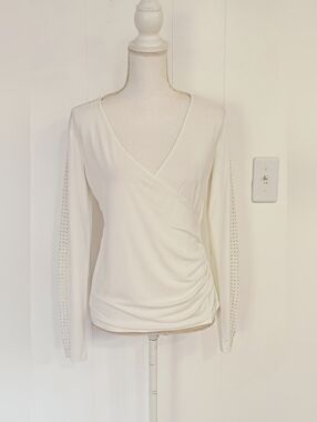 Catherine Malandrino Cream Long-Sleeve V-Neck Wrap Top
